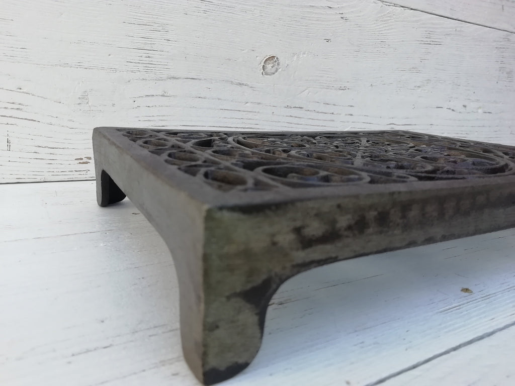 Large Malleable Cast Iron air Brick Trivet Stand Vent beautiful VICTORIAN style Pattern, heat resistant hot pot stand