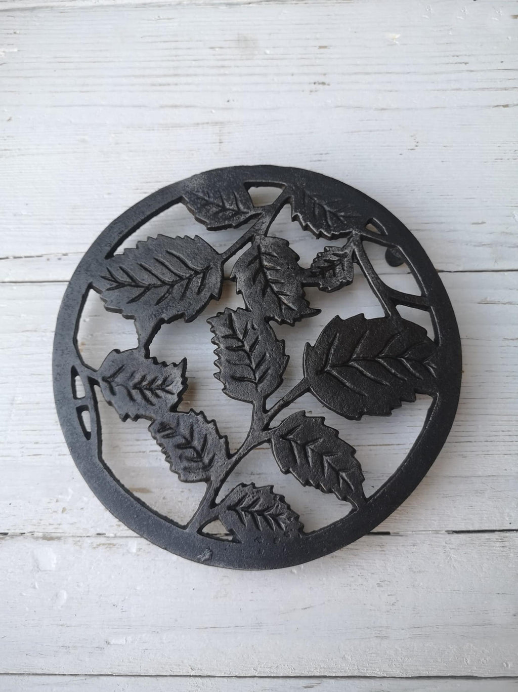 Round ROSE LEAF Trivet air Brick Stand Vent Circular cast antique Iron 175mm/7″ diameter Cast Iron, heat resistant hot pot stand