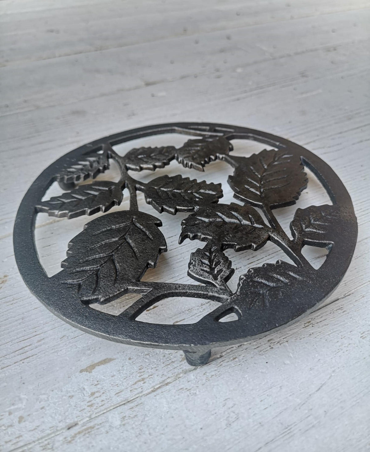 Round ROSE LEAF Trivet air Brick Stand Vent Circular cast antique Iron 175mm/7″ diameter Cast Iron, heat resistant hot pot stand